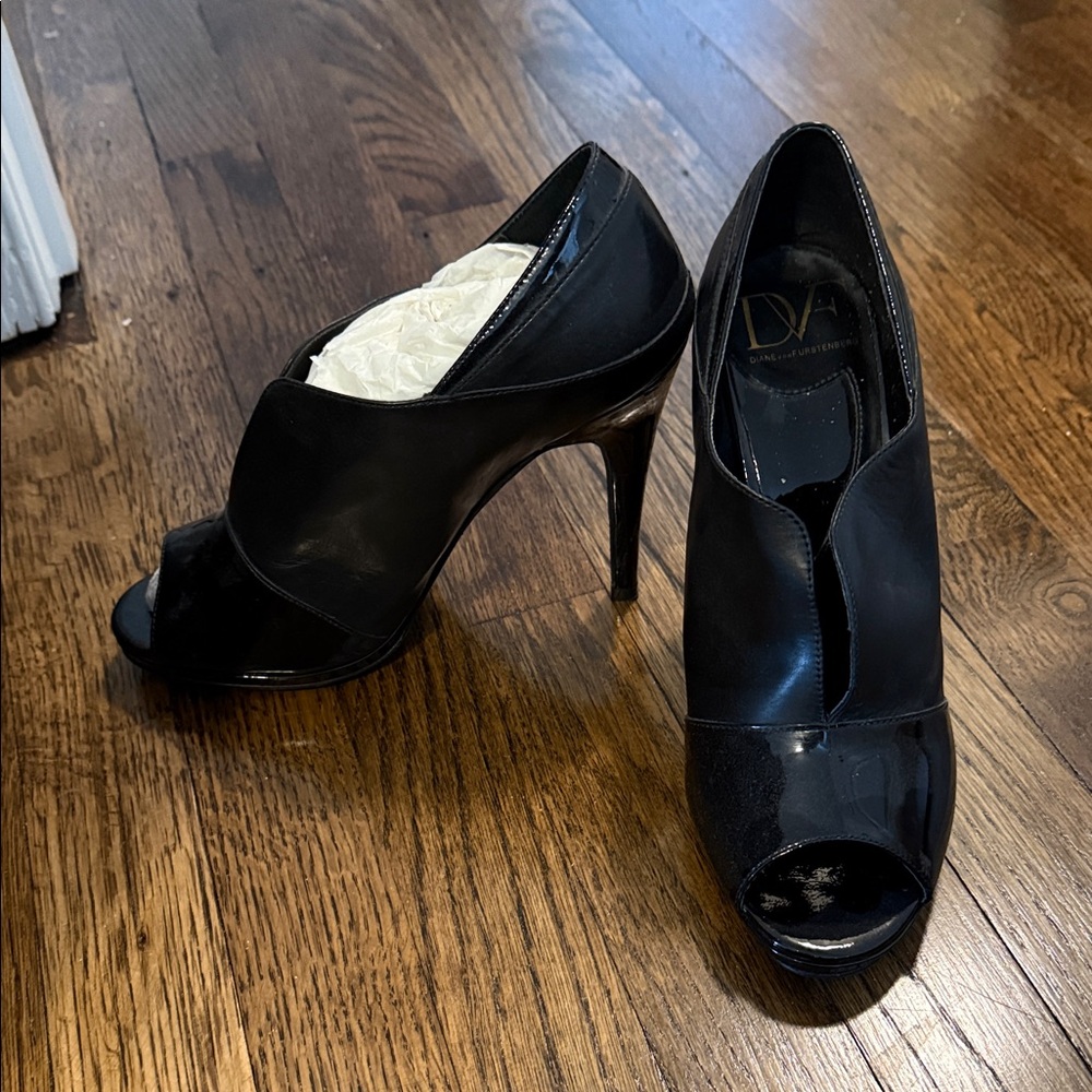 Diane Von Furstenberg Glossy Black Peep Toe Heels